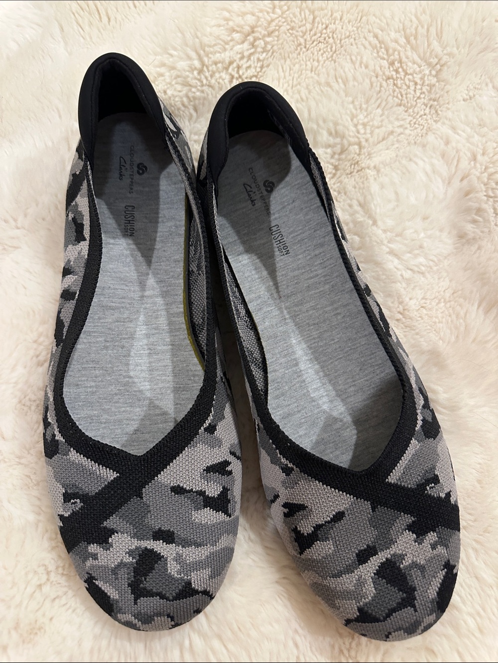 Clarks Women’s Gray Camouflage Knit Ballet Flats